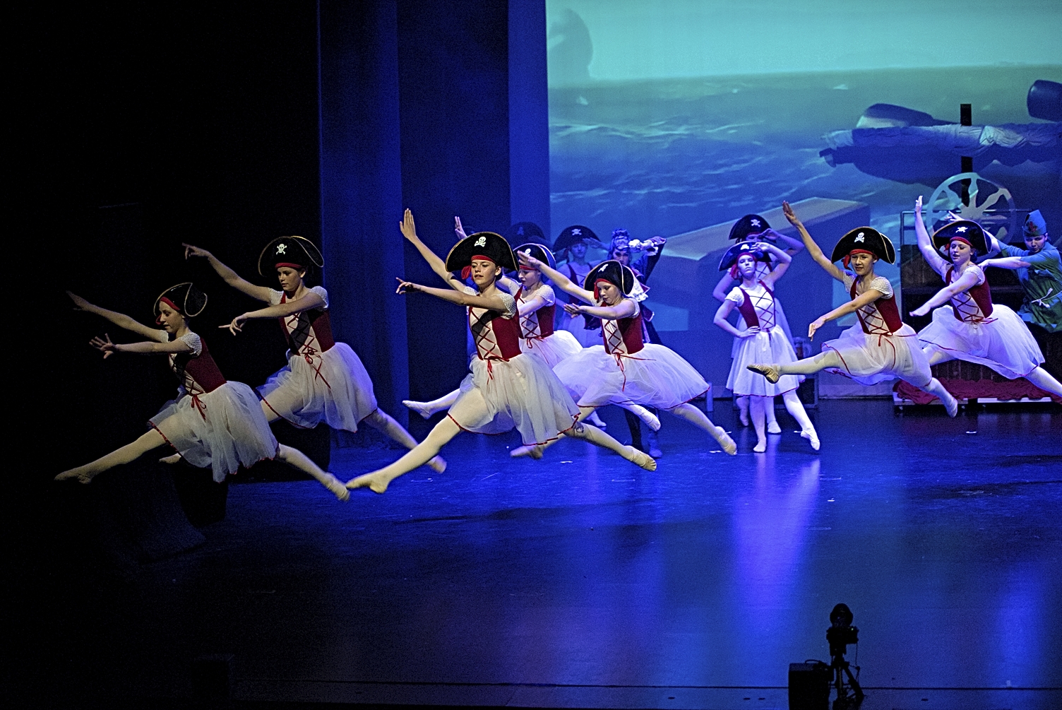 Dansfotografie - Dans ballet show - Peter Pan - Toi, moi et la danse - in CC de stroming (Evergem) & GC de Kluize (Oosterzele)